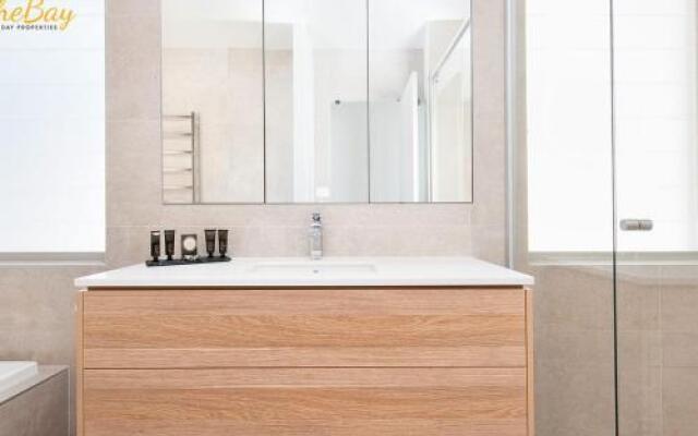 Luxury in Corlette - 4 Drungall Ave