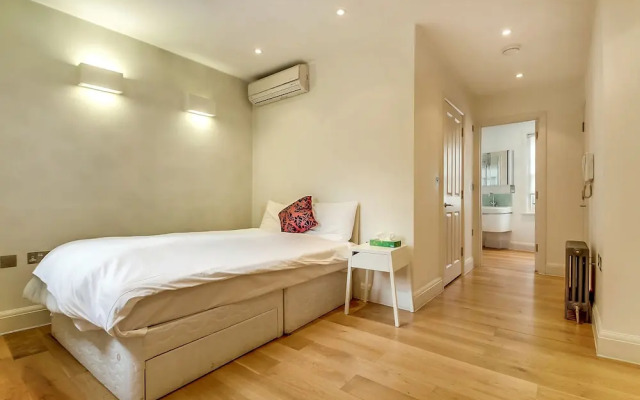 Pont Street Mews Townhouse