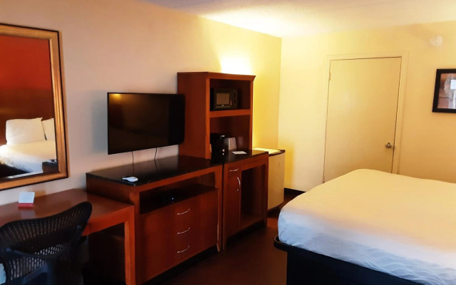 Econo Lodge Inn & Suites Griffin North