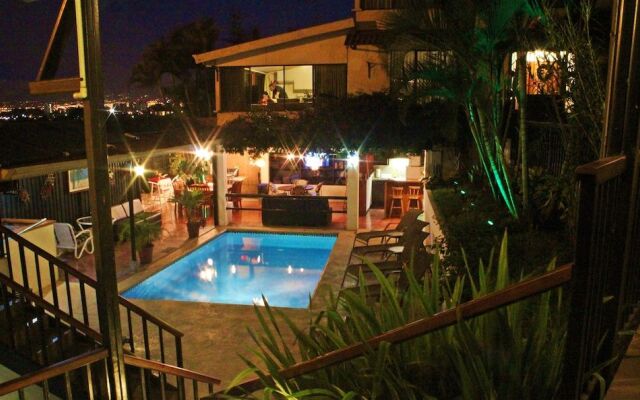 Casa Reflejos City View