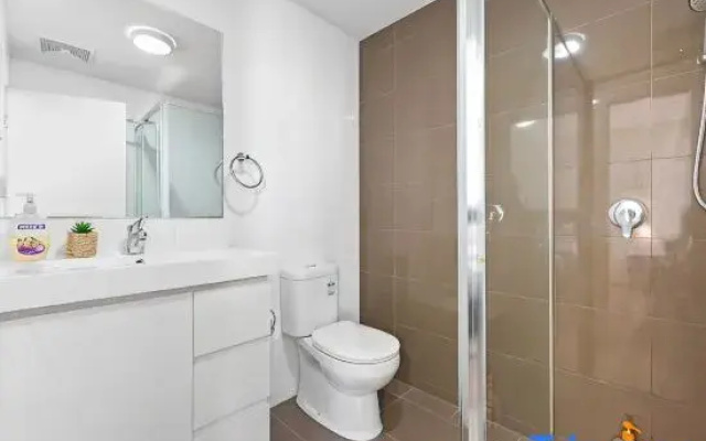 Amazing scene/ 2Br Apt / Shopping/Train/Hospital