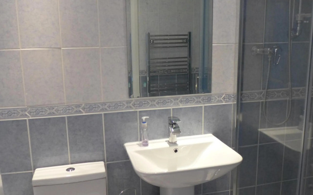 Sea Glimpses with free parking and garden