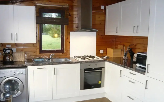Cosy Pine Lodge With far Reaching Country Views and Large sun Deck