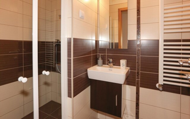 Awesome Home in Dugopolje With Wifi and 4 Bedrooms