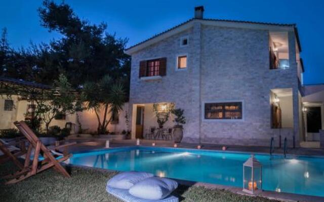 Villa Corina near the Airport