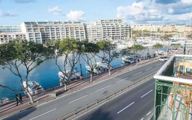 Deluxe and Spacious Double Room - Bb Marina