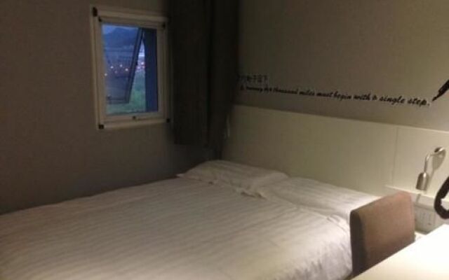 Motel 168 Dalian Jiefang Plaza