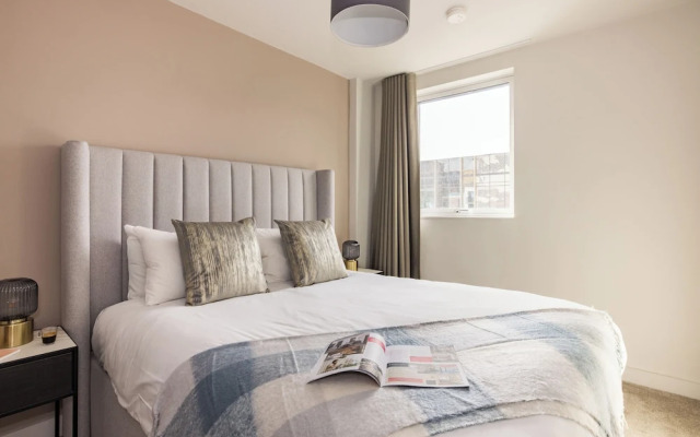 Leeds Centre by Charles Hope