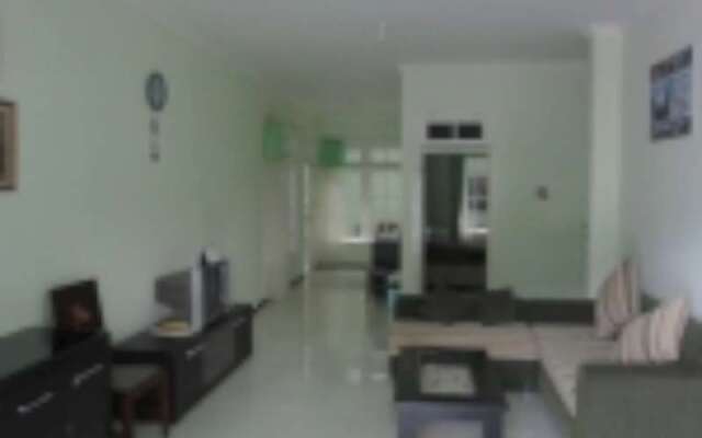 Villa Keluarga "Pondok Daun"