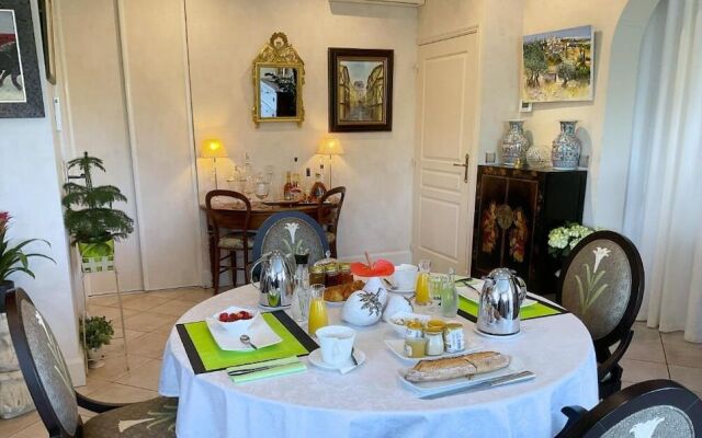 Villa l'Olivier, Chambre d'Hôtes Les Volets Bleus