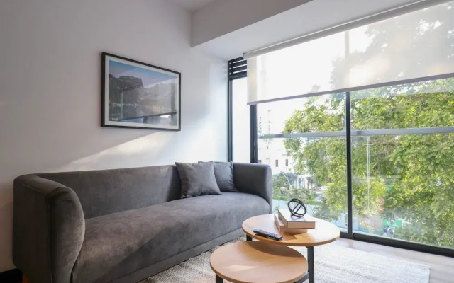 w Marvelous 1BR w Balcony in San Isidro
