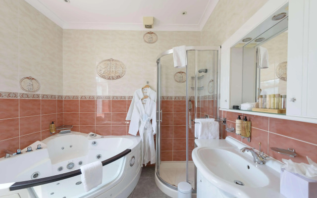 Best Western Plus The Connaught Hotel & Spa