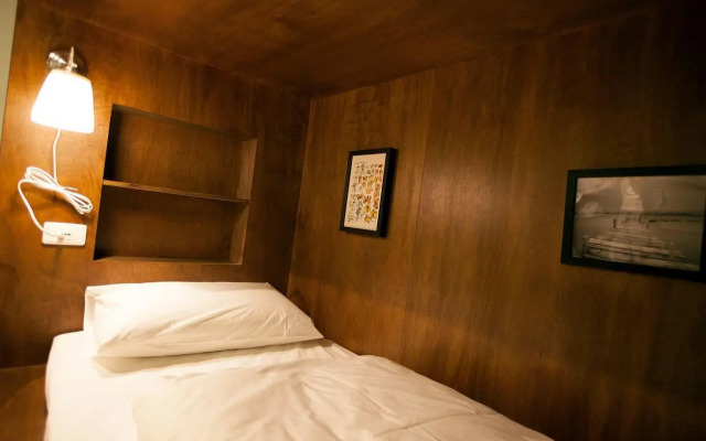 Mr Lobster's Secret Den Design Hostel