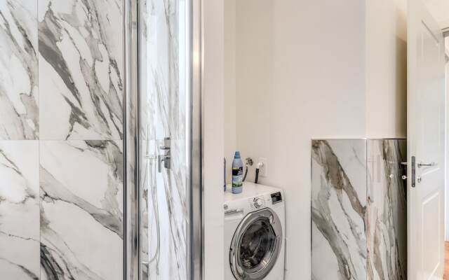 AwesHome Luxury Apartment