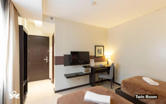 Lorenzzo Suites Hotel