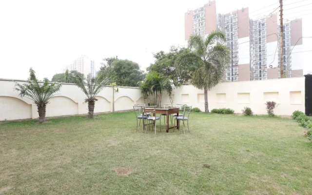 OYO 29871 Noida Dreamz 2