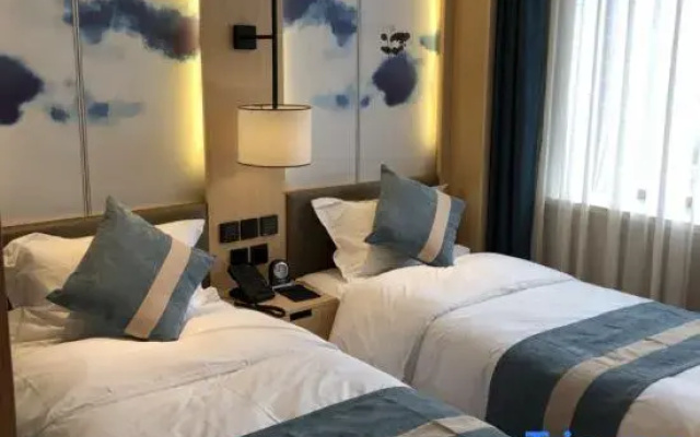GELI Hotel (Ulanhot Steel Plant Xinqiao West Street)