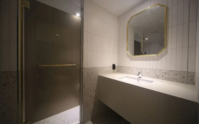 H Avenue Hotel Minam