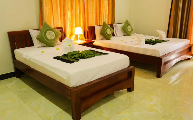 Blue Diamond Guest House - Hostel