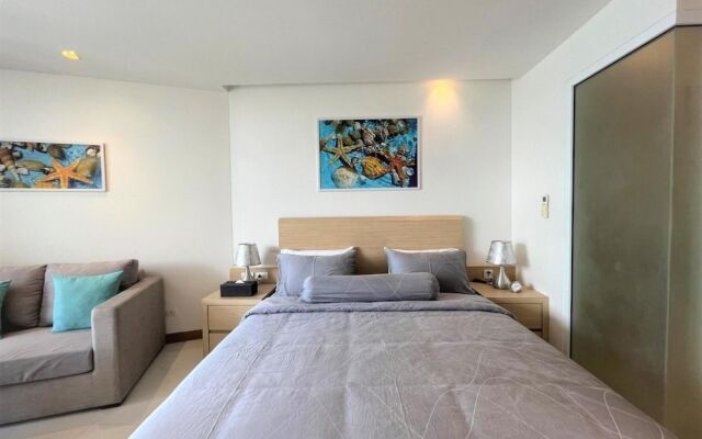 Maroon Studio at the Beachfront