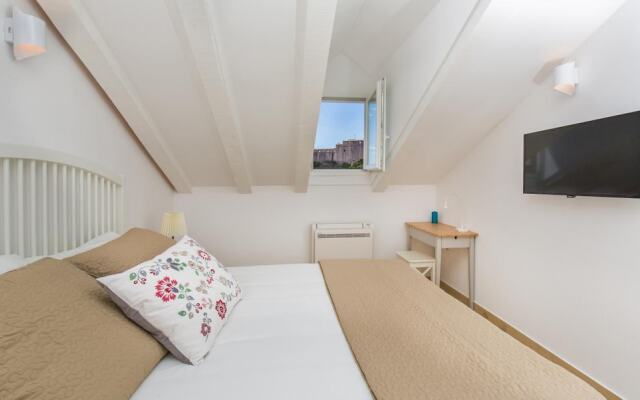 Porta Apartments by Irundo