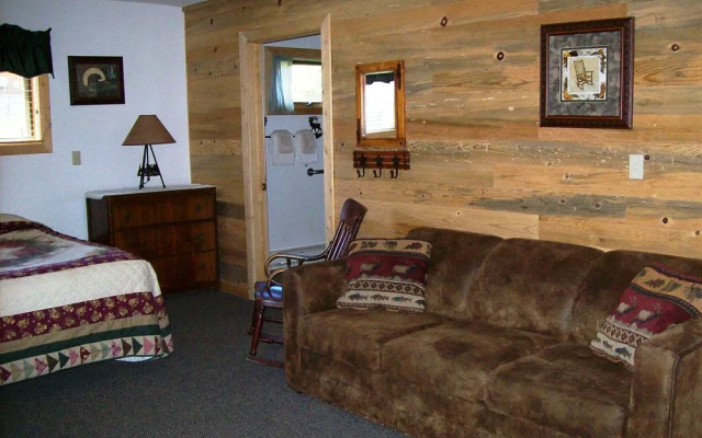 Western Riviera Lakeside Lodging