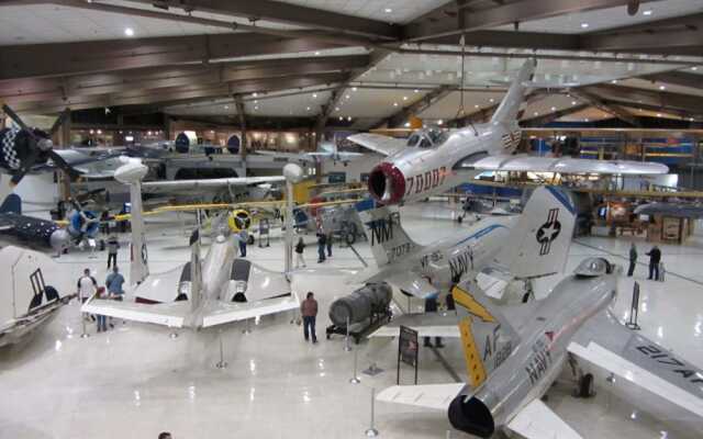 Palacio Condos by Hosteeva