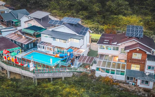 Gapyeong shinbi kids poolvilla