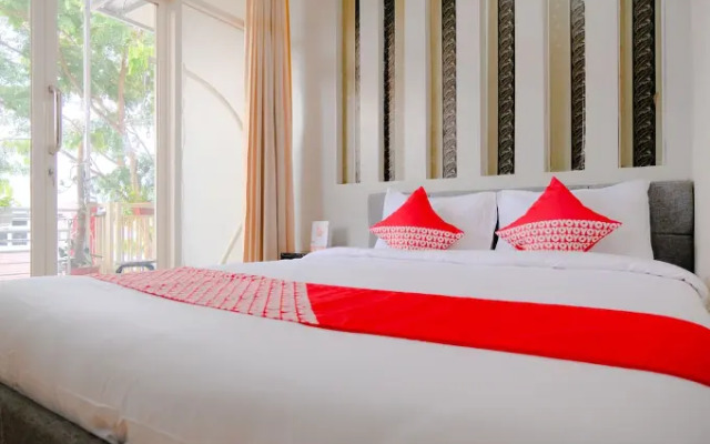 Tiara Family Residence by OYO Rooms