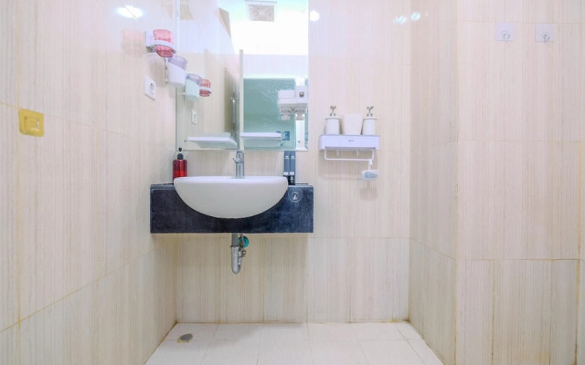 Homey And Comfy 2Br Sentul Tower Apartment