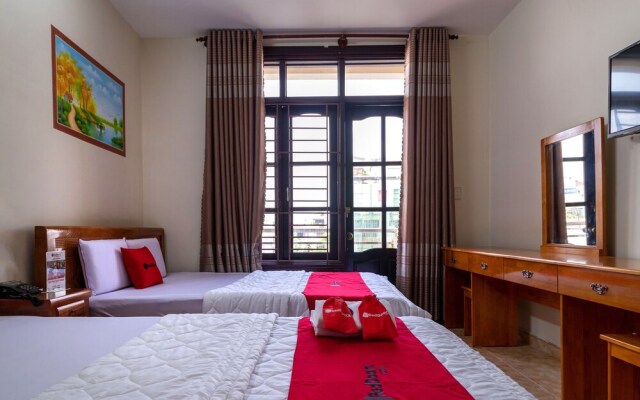 RedDoorz near Lotte Cinema Cong Hoa