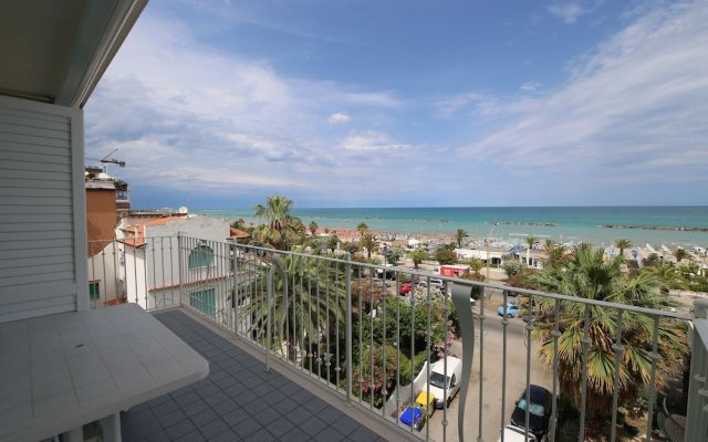 Apartment 30 Meters From the sea With 8 Beds With Full sea View