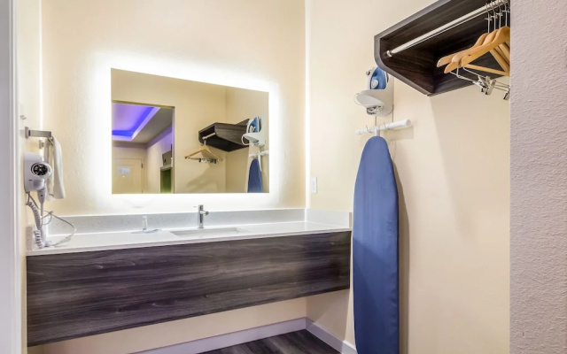 Scottish Inn & Suites Houston Willowbrook