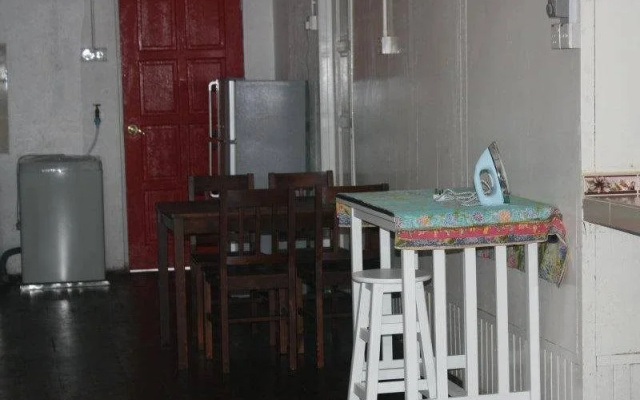 Emma Guest House Rumah Rendah