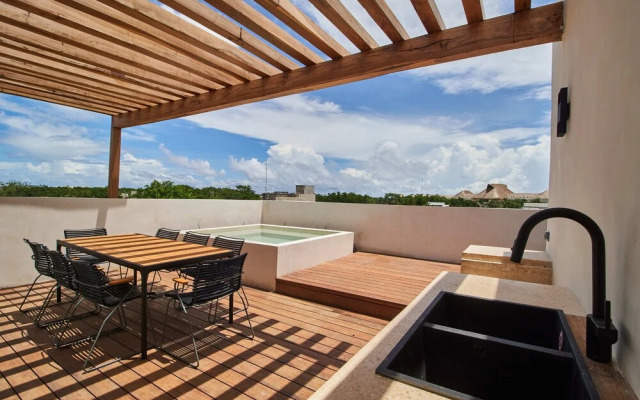 Pure Condos 304 By Lockey