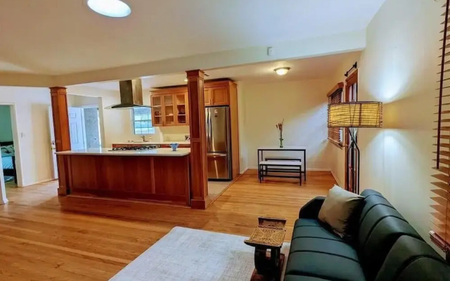 Convinient Location in Los Angeles