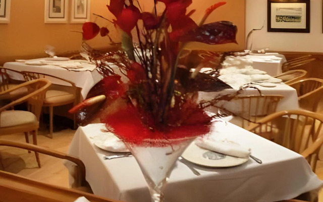 Отель Brujas de Irues 