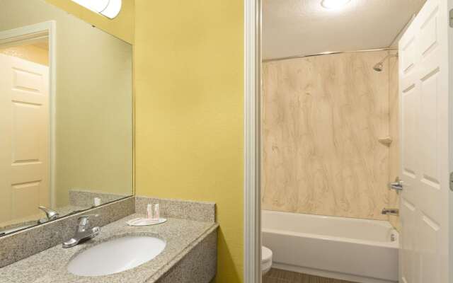 Super 8 by Wyndham Covington