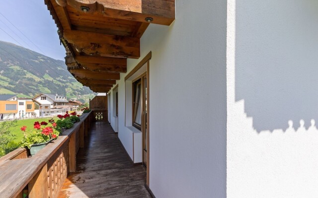 Welcoming Apartment in Ramsau im Zillertal near Ski Area