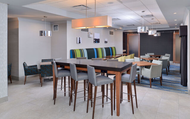 Holiday Inn Express St. Louis West - O'Fallon by IHG