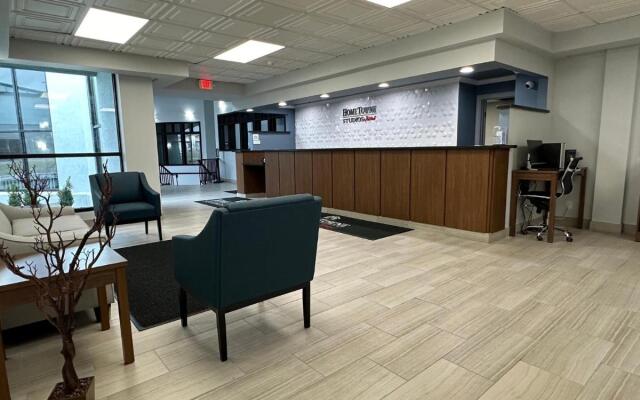 HomeTowne Studios by Red Roof & Conference Center Cortland
