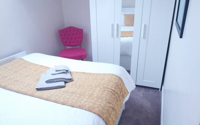 Leeds Cute 1 bed Apt, Garden, Free Wifi & Parking