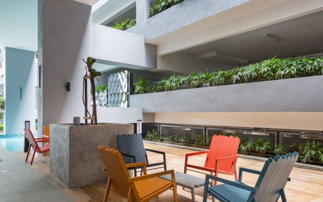 Neu Suites Residence, Embassy Row