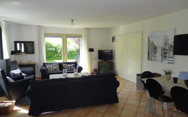 Spacious Holiday Home With Wifi, Beach at 200 m