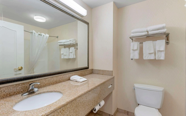 Comfort Inn & Suites