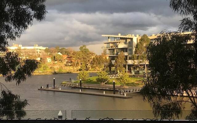 Marina View Apartment on the Maribyrnong River, Melbourne