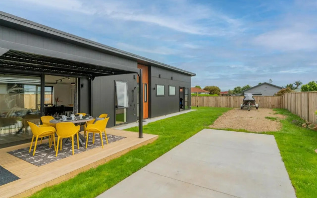 Sun and Sea Sanctuary - Whitianga Holiday Home