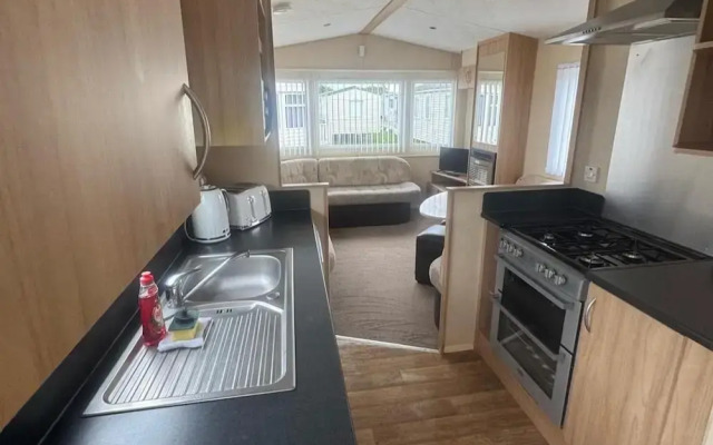 3 Bed Caravan - Sleeps 8 - Pets - Parking