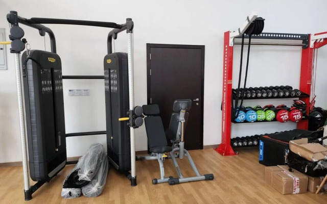 Luxurious & Comfy Gem-5 Star Location-pools, Gym!