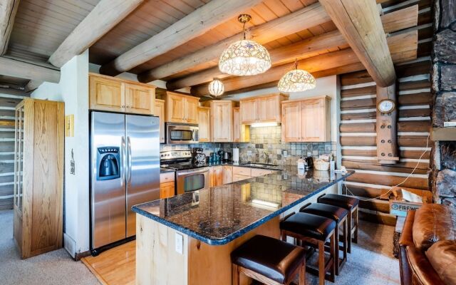 Temptation 8 3 Bedroom Condo